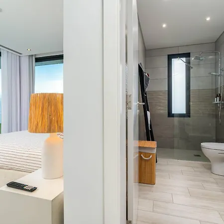 Oak Tree Ocean View Вилла Понта-ду-Сол