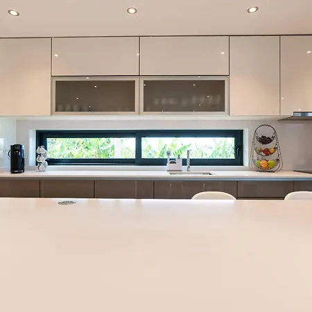 Oak Tree Ocean View Вилла