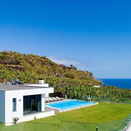 Oak Tree Ocean View Вилла Понта-ду-Сол