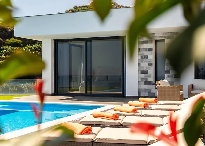 Вилла Oak Tree Ocean View Понта-ду-Сол