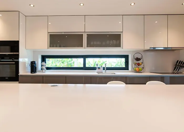 Oak Tree Ocean View Вилла