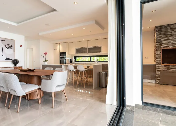 Oak Tree Ocean View *