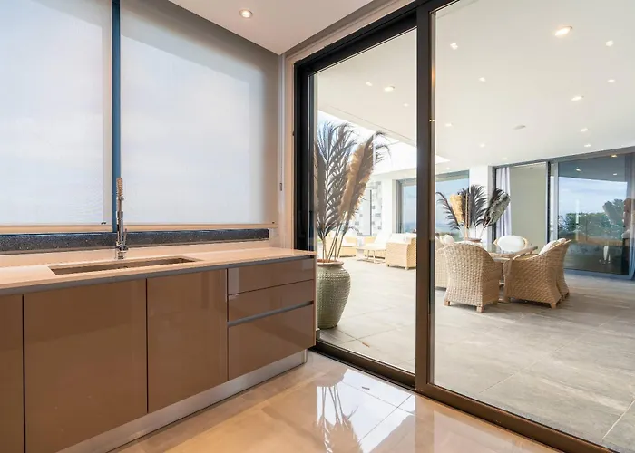 Oak Tree Ocean View Вилла