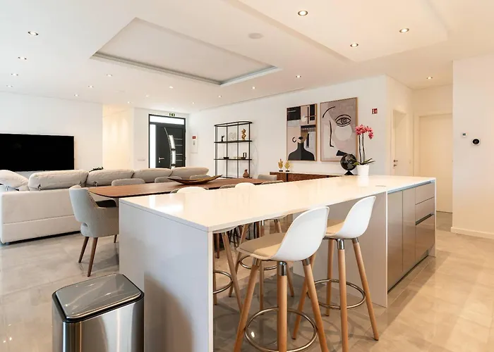 Oak Tree Ocean View *